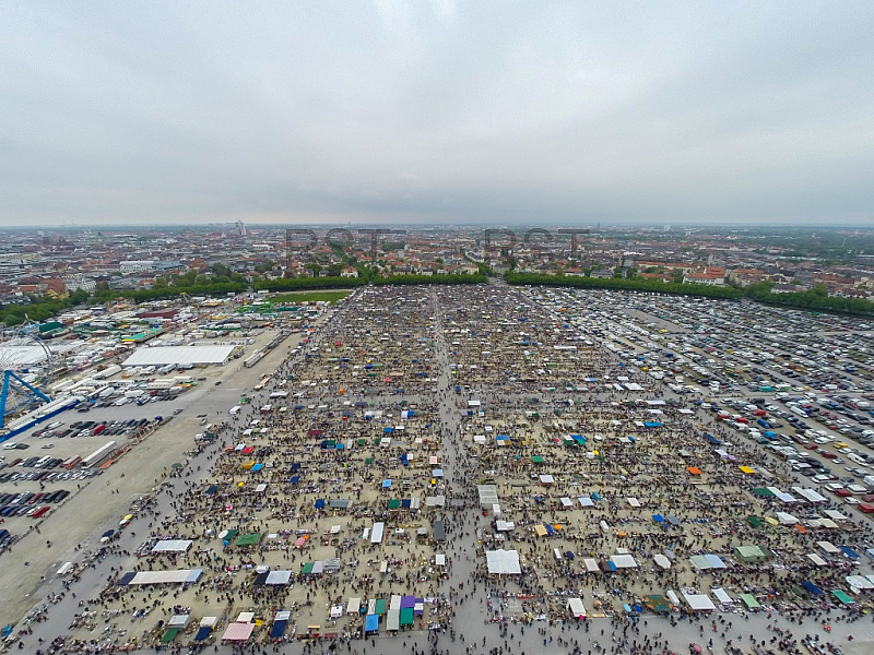 GER, Feature Luftbilder der Theresienwiese mit dem groessten Flohmarkt Bayerns veranstaltet durch das BRK 