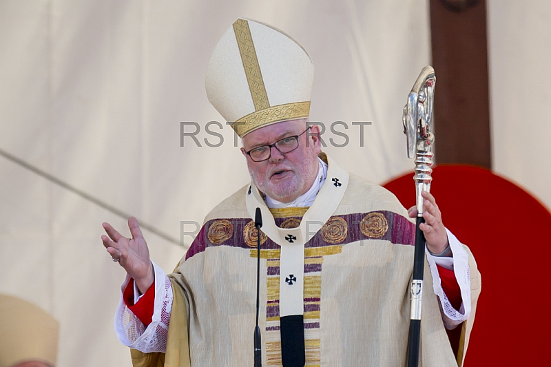 GER, Fronleichnamsprozession in Muenchen mit Kardinal Reinhard Marx GER, Fronleichnamsprozession in Muenchen mit Kardinal Reinhard Marx