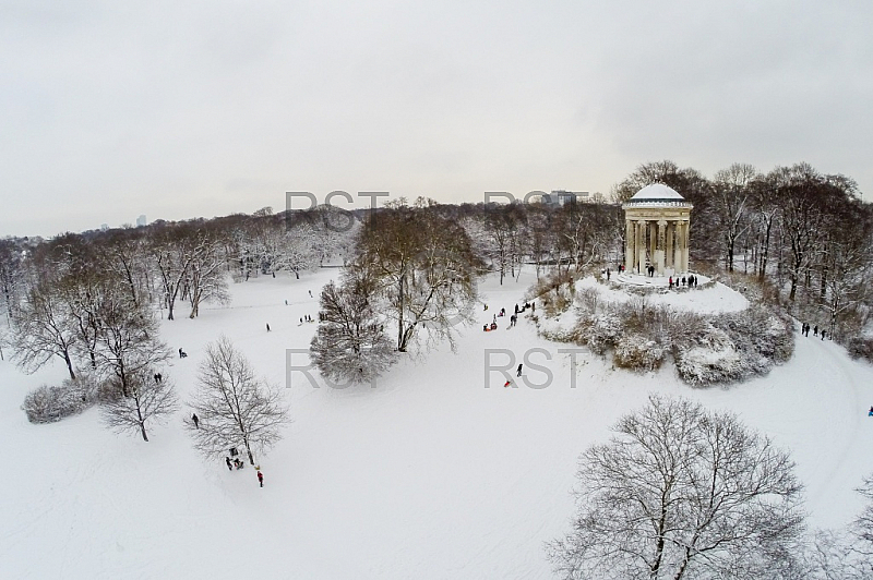 GER, Winterlandschaft am Muenchner Monopteros