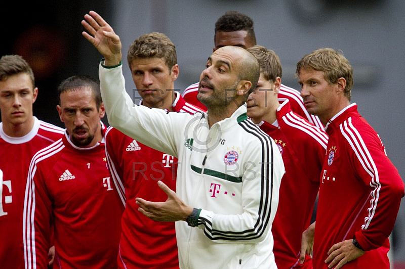 GER, 1.FBL,  Erstes Training mit Pep Guardiola