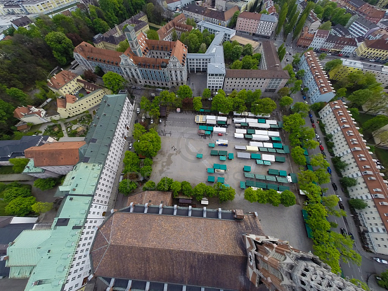 GER, Feature Luftbilder des Muenchner Maria Hilf Platzes mit aufbau der Auer Mai Dult