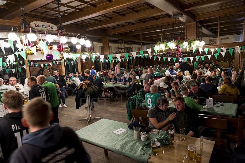 GER,  Fanclub Feier ãGrn-Wei§es-MnchenÒ (Club zur Frderung des besseren Fu§ballgeschmacks in Mnchen)  SV Werder Bremen 