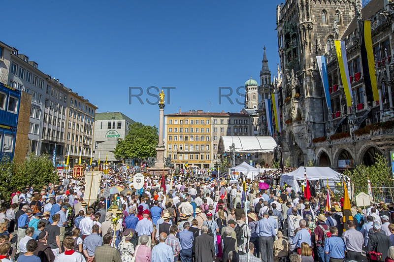 GER, Fronleichnamsprozession in Muenchen mit Kardinal Reinhard Marx