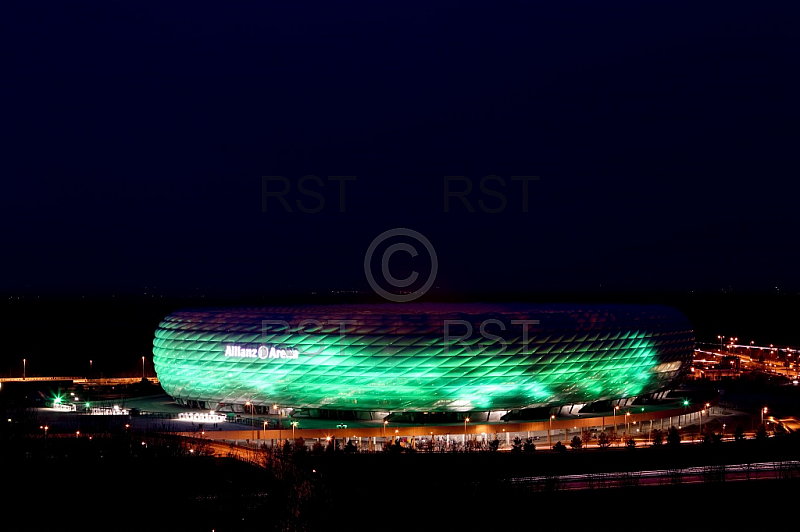 GER, Allianz Arena in Gruen zum St. Patrick s Day