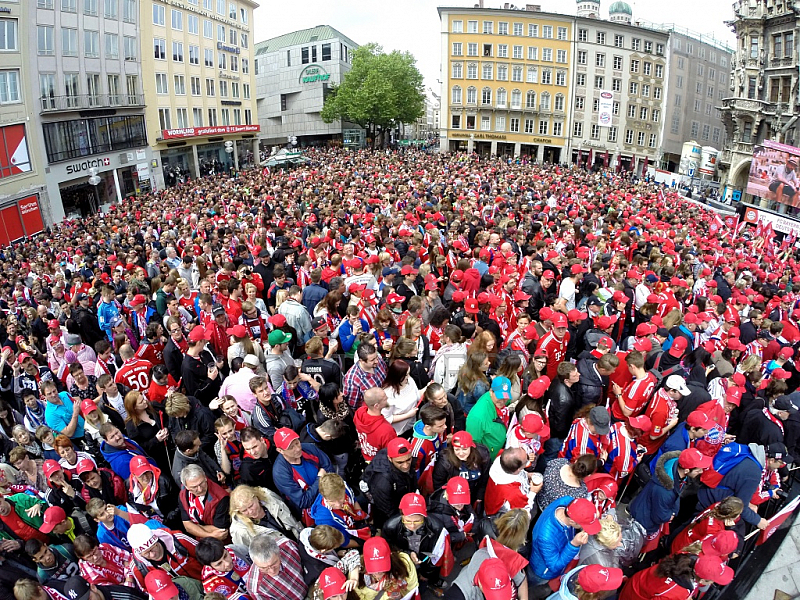 GER, Meisterfeier des FC Bayern Muenchen auf dem Muenchner Marienplatz