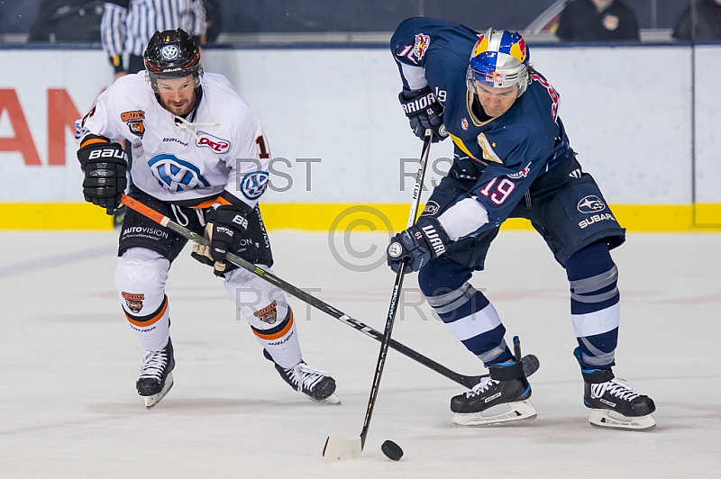 GER, DEL Playoff Finale Spiel 1, EHC Red Bull Muenchen vs. Grizzlys Wolfsburg