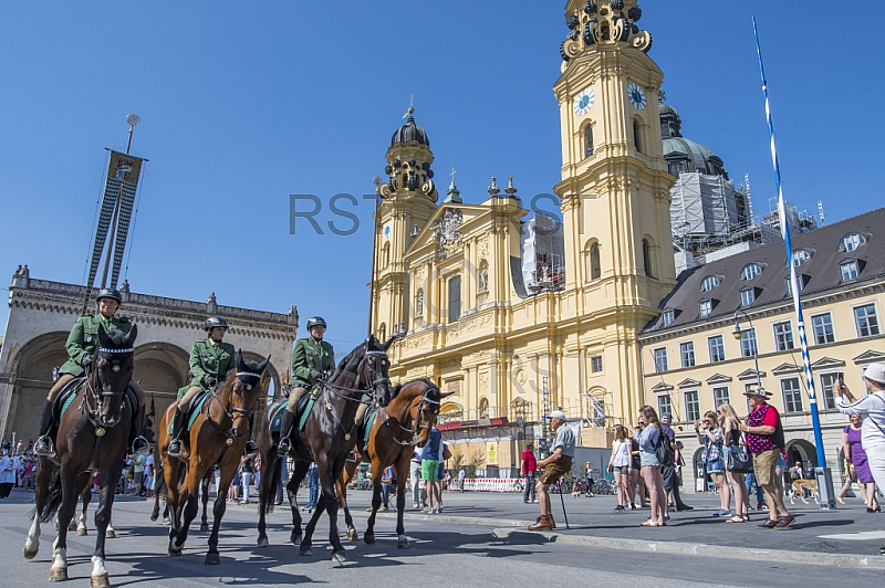 GER, Fronleichnamsprozession in Muenchen mit Kardinal Reinhard Marx