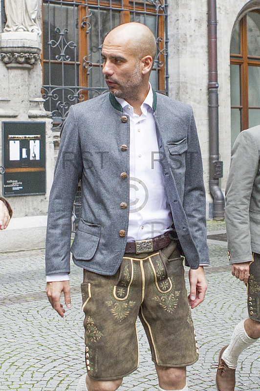 GER, Meisterfeier des FC Bayern Muenchen auf dem Muenchner Marienplatz