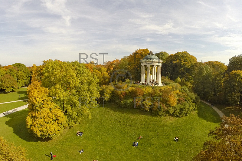 GER, Feature Luftbilder zum Indian Summer im Englischen Garten