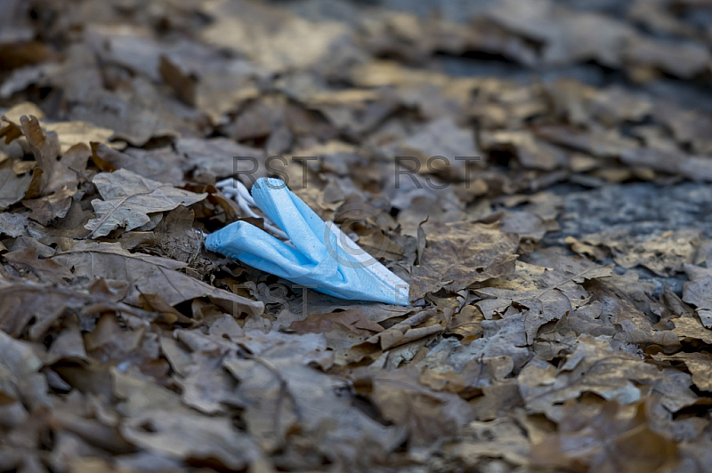 GER, feature ,Masken Muell in der Muenchner Innenstadt, eine Gesundheitsgefaehrdung? 