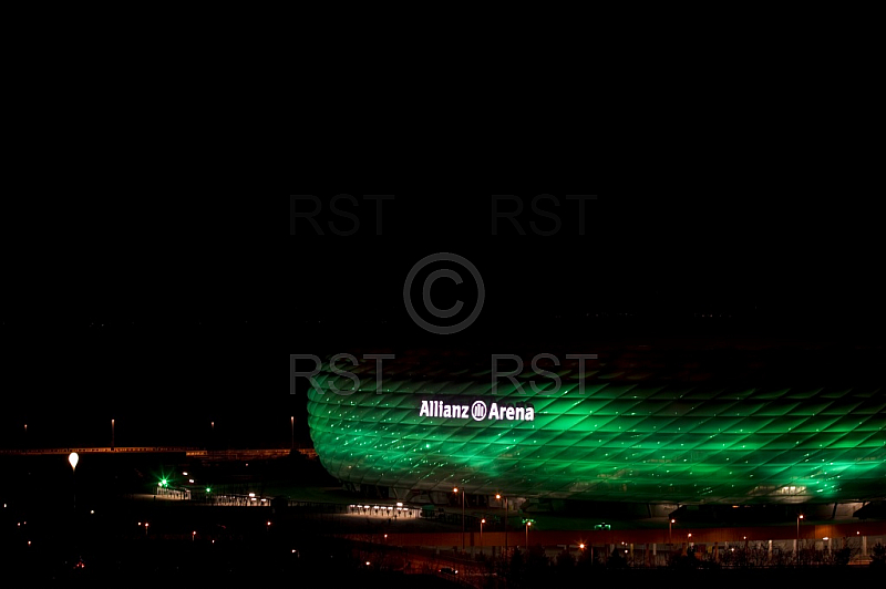 GER, Allianz Arena in Gruen zum St. Patrick s Day
