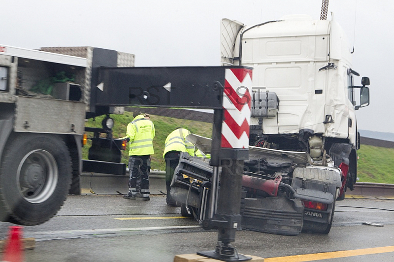 GER,Stau auf der A8 nach einem LKW Unfall