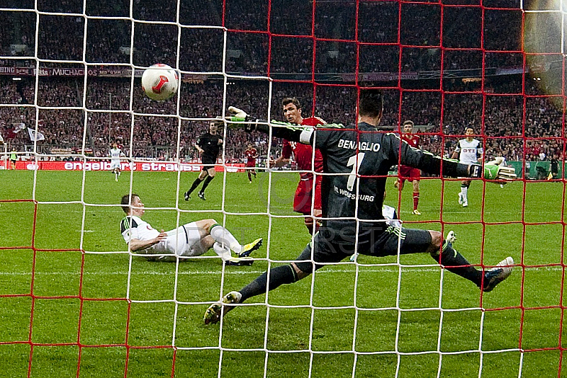 GER, DFB Pokal Halbfinale,  FC Bayern Muenchen vs. VfL Wolfsburg