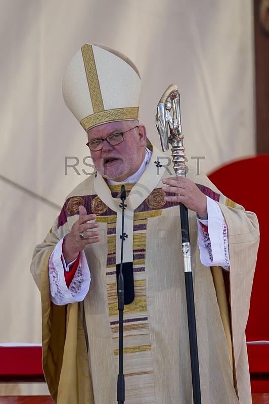 GER, Fronleichnamsprozession in Muenchen mit Kardinal Reinhard Marx GER, Fronleichnamsprozession in Muenchen mit Kardinal Reinhard Marx