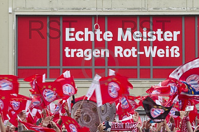 GER, Meisterfeier des FC Bayern Muenchen auf dem Muenchner Marienplatz